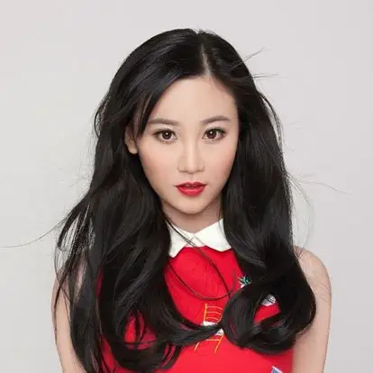 赵若汐, 新生代中国内地女演员,自幼学习舞蹈,热爱表演.