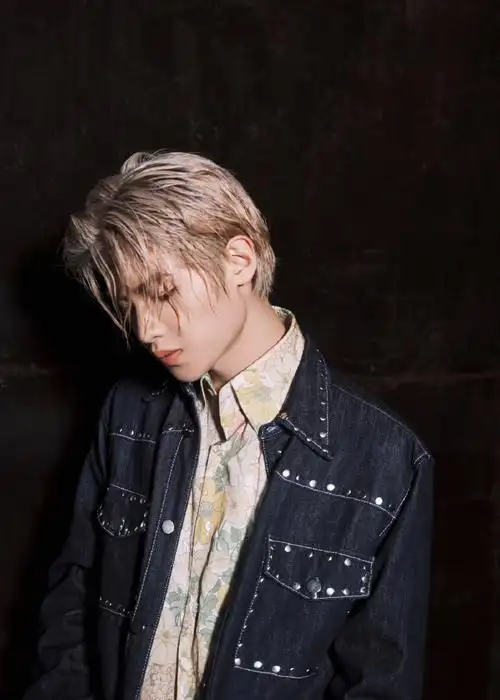 黄明昊超话越过荆棘,必有繁花,少年如星般灿烂,亦如风般自由.