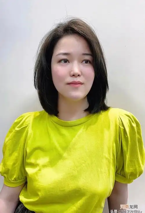 17款当下最火流行发型 中短发直发发型图片