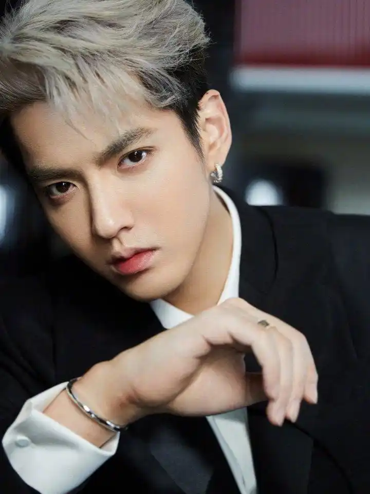 吴亦凡全部账号被封,都美竹删除相关内容,真的是见证历史