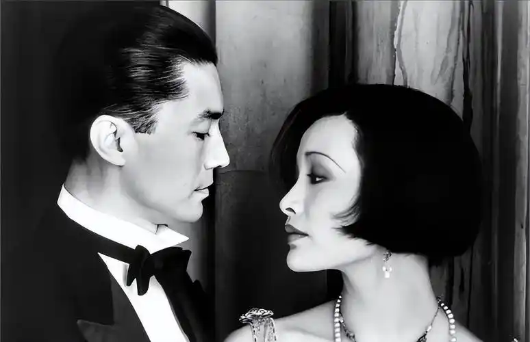 尊龙:拥有超高颜值,却是孤儿一个,没有妻子也没孩子_香港_对方_华人