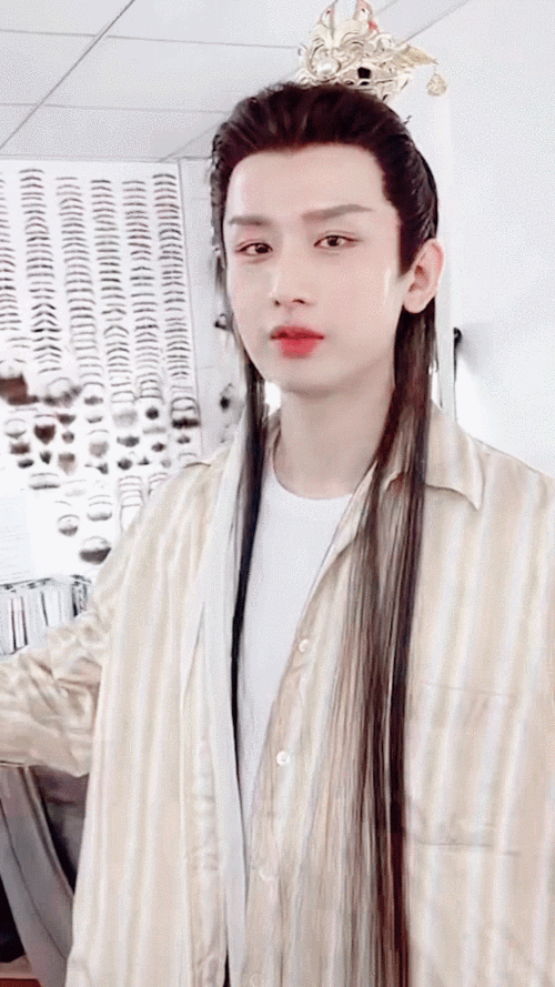 成毅新剧定妆照流出造型太娘十分违和魔改严重遭粉丝痛批