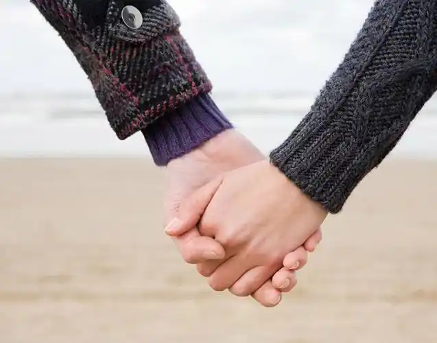 手牵手的爱情图片