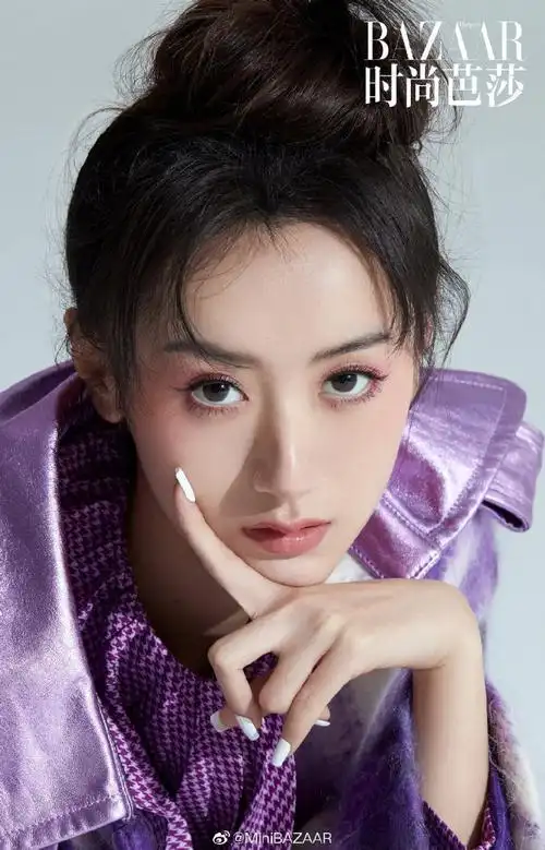 bemagazine#袁冰妍超话x《时尚芭莎》十一月刊紫色 黄色,多样风格