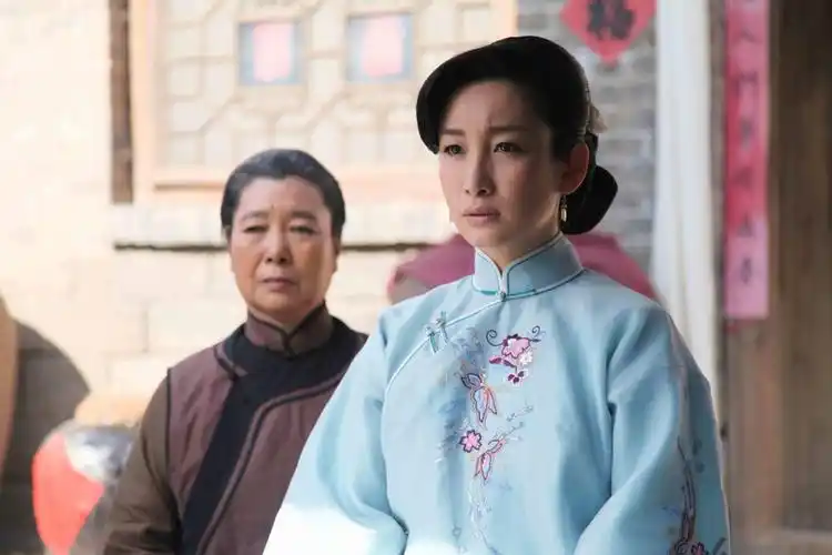 《红高粱》热播 秦海璐沉稳大气演技赢得观众心