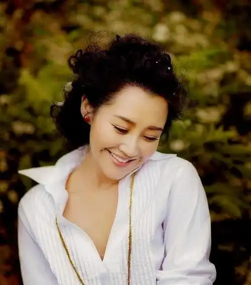 "京圈公主"许晴的风情往事,和她命中的5个男人,比想得更精彩