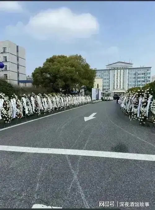 这葬礼真的可以说堪称国葬