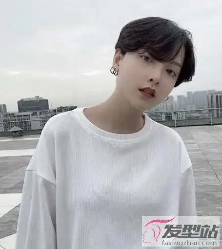 女生假小子酷帅短发 头发这么剪帅气有型_发型站_最新流行发型设计