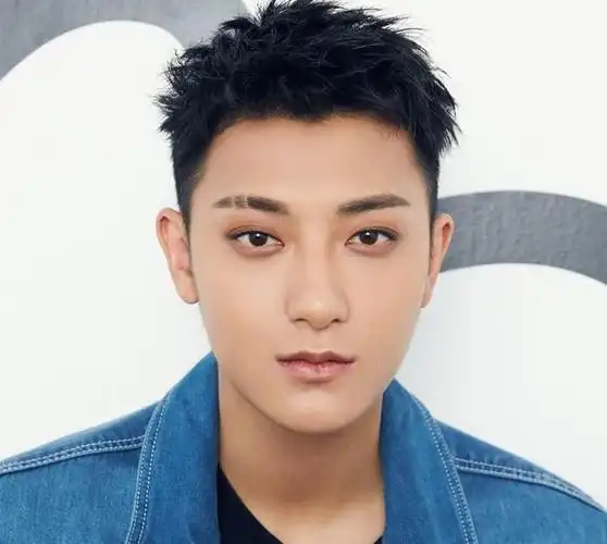 有一种"整容"叫黄子韬素颜,man爆了,网友:这还是我的韬?