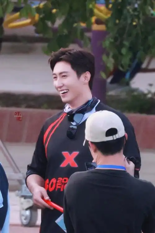 "金牌足球经纪人"71    「好运 今晚见@johnny黄景瑜」    #黄景瑜