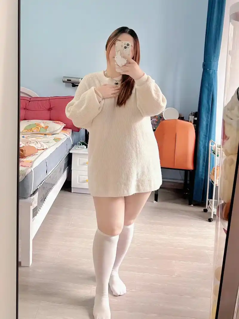 总以为胖女生穿白色显胖 昨天逛商场被我淘到一件! 妈妈呀!