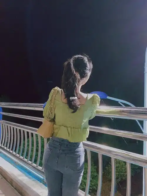 卷发  #马尾辫  #高马尾  #女生烫发发型 #背影