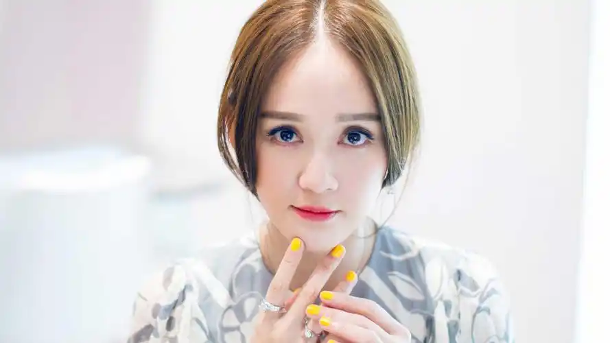 陈乔恩录节目闹乌龙,把学生错认成工作人员,还上了对方的电动车