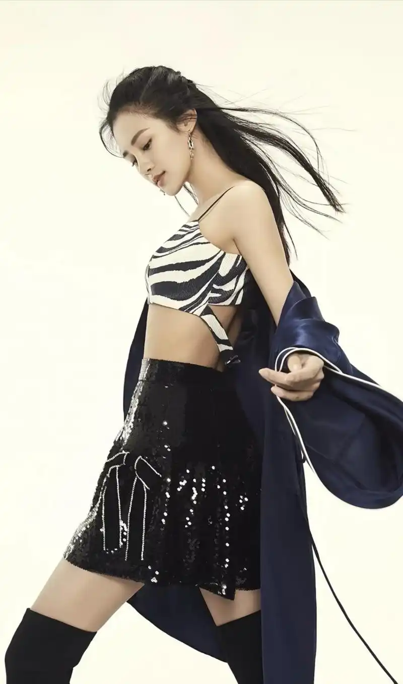 安悦溪:清纯甜美系高颜值美女 安悦溪,中国内地女演员,因出演电视剧