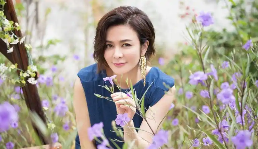 58岁关之琳被好友"坑"了?