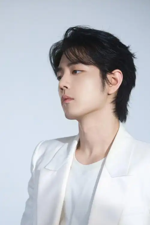 工作室发了九张侧脸肖战##肖战没见过的库存