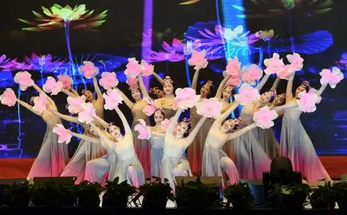 丰文街道举办文艺演出迎新年-沙坪坝网络广播电视台