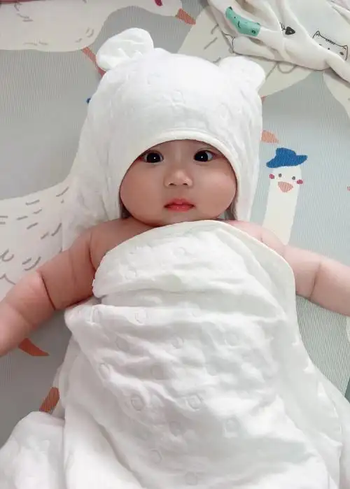 生个女儿吧大眼睛小嘴巴可爱肉肉的的女宝宝