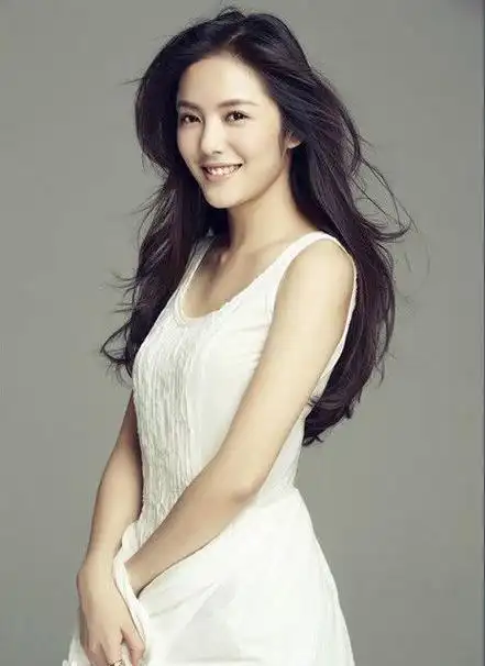 侯明昊,祝绪丹,刘冬沁《心宅猎人》是由侯明昊,祝绪丹,刘冬沁,任洛敏