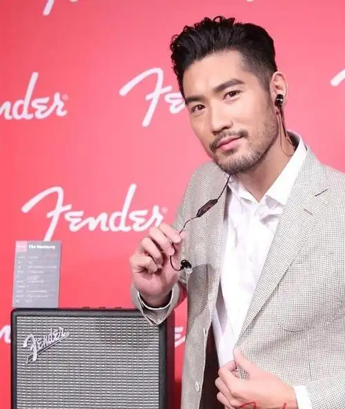 195cm高以翔腿长吸睛连帽衫也能穿出高级感