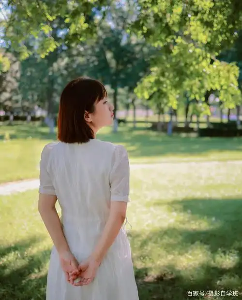 5个户外人像的拍摄技巧,多个照相姿势,帮你轻松拍出自然照片