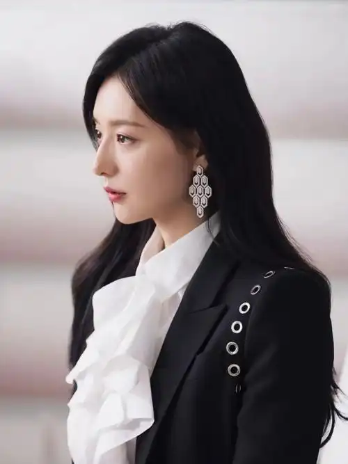 金智媛演财阀,就像呼吸一样简单