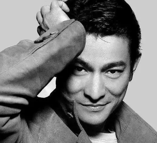 该曲由伍佰谱曲,作词及编曲,发表于1997年,是刘德华的成名作之一.