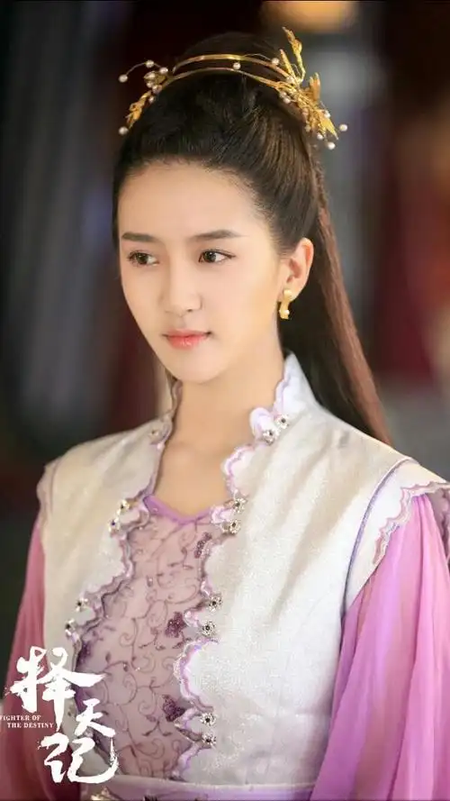 许龄月饰演择天记中莫雨脸蛋肉肉的一出场就迷上她了