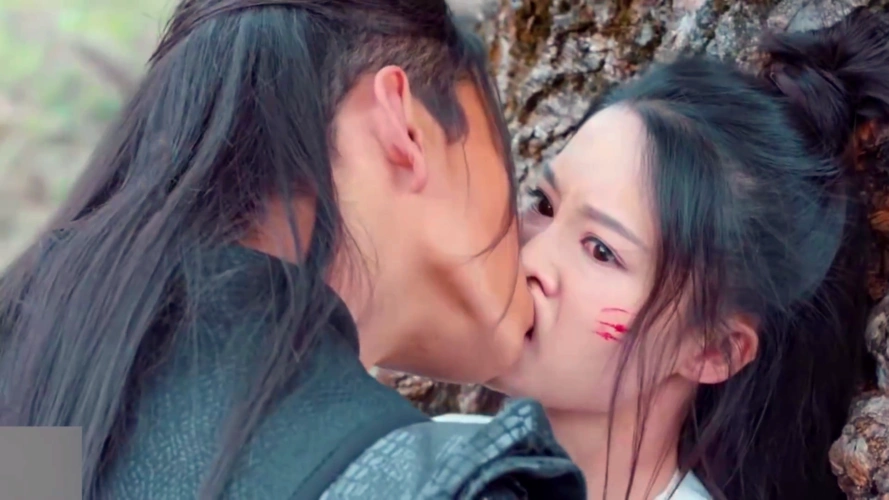 王大陆把李沁嘴巴亲变形了,这部电视剧就是给智障人士和儿童看的_手机