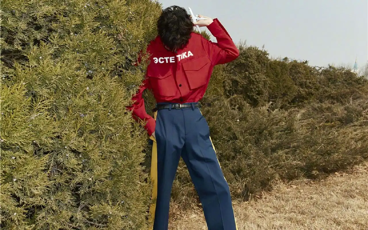 王源帅气户外写真图片桌面壁纸