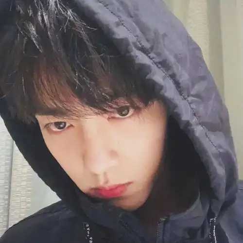 微信头像肖战自拍二