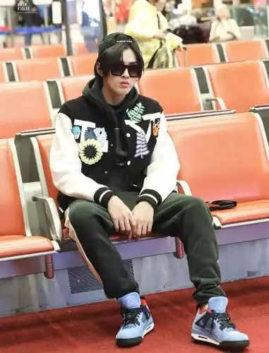 吴亦凡-travis scott x air jordan 416明星上脚丨王一博连穿四双