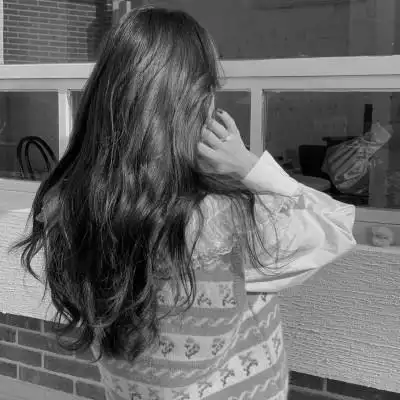 2023年头像女背影黑白_女生头像_头像屋