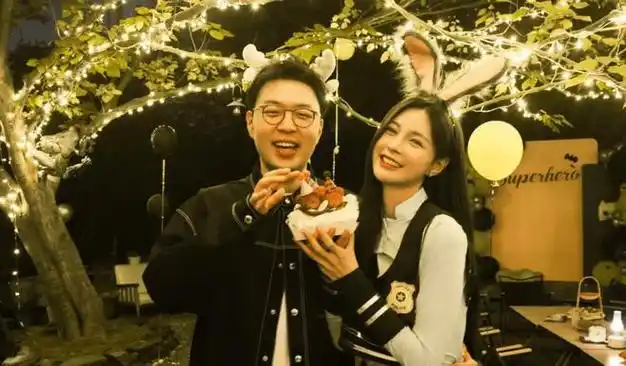 杜海涛沈梦辰甜蜜露营晒庆生照破分手传闻恋爱十年依然如初