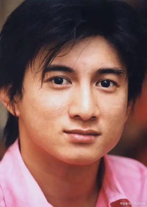 吴奇隆出道时,每月要帮家人还债,没钱时只能借公司钱还