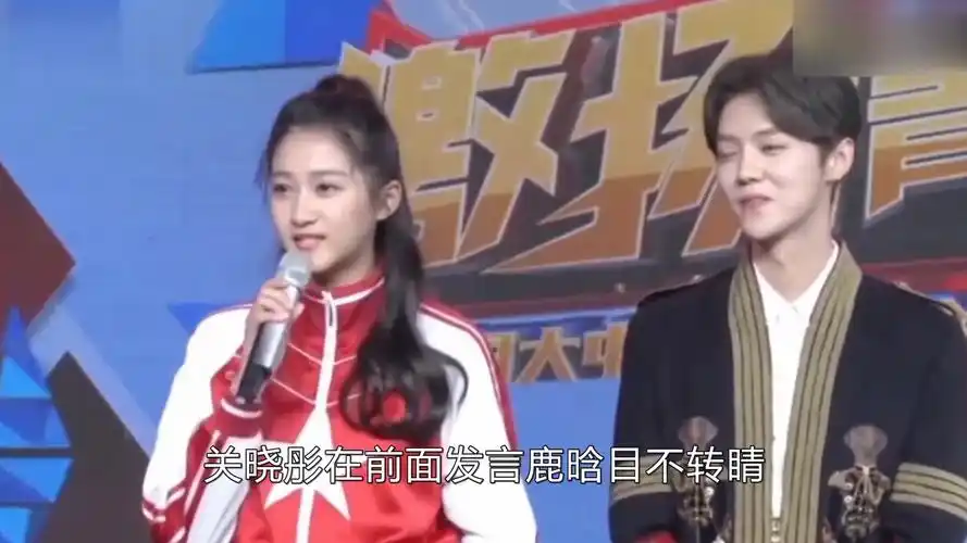 明星爱不爱一眼就看穿?黄晓明拥抱杨颖扑了空,刘昊然态度转变