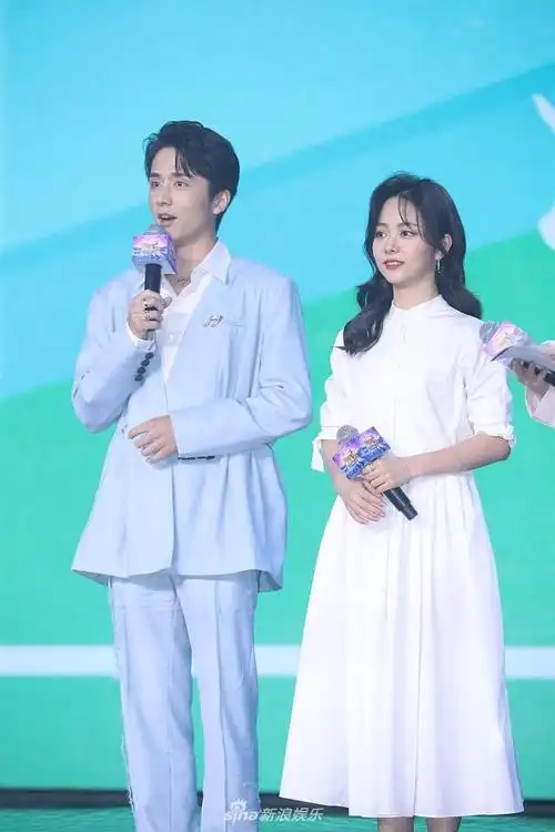 组图:谭松韵张新成变小清新cp养眼登对 郑业成胡意旋穿古装撒糖