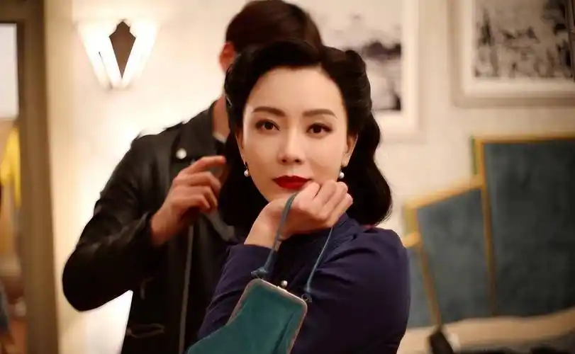 同时,凭借该剧,陈数获得了第24届华鼎奖中国百强电视剧最佳女主角.