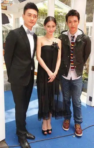 柯震东与angelababy合影.