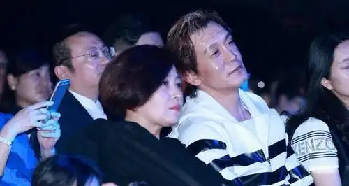 李咏妻子哈文传来喜讯本人亲自晒照片网友纷纷送上祝福