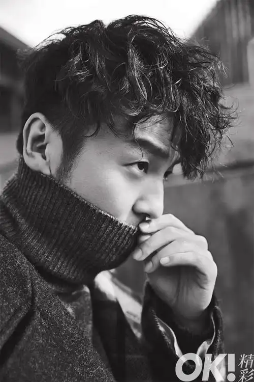 雷佳音曝光封面大片 温润儒雅邂逅秋日浪漫