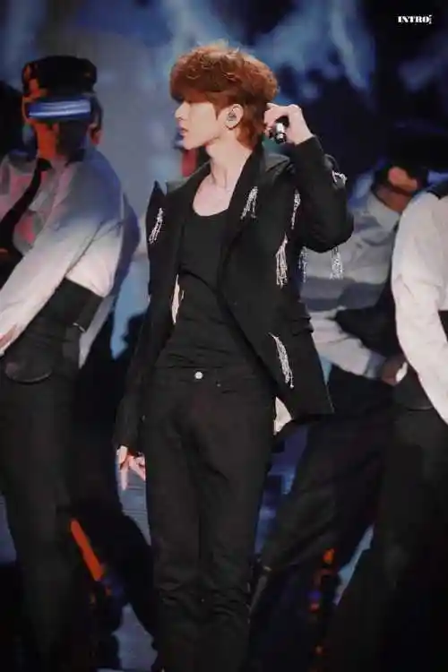 这腿长的 这脸小的 这身材 这脸蛋儿#蔡徐坤ins#|#蔡徐坤