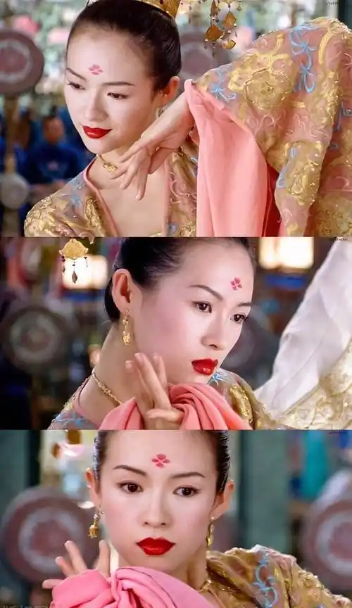 章子怡在《十面埋伏》中的水袖舞,尽显舞蹈功底,不愧为影后