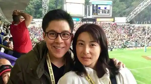 霍启刚八年追妻路,终于在32岁如愿以偿,婚后两人十分恩爱_郭晶晶_爱情