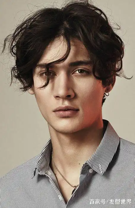 2018男士30款中长发发型