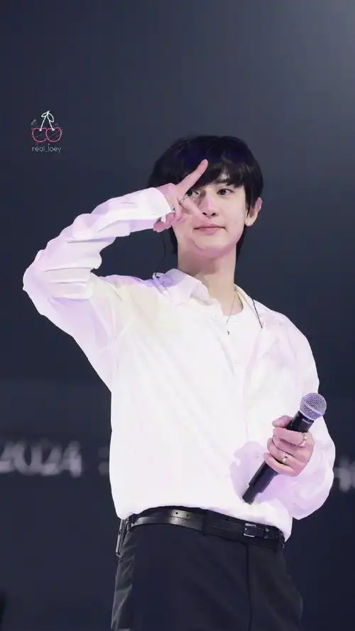 朴灿烈超话#朴灿烈唯一官方门面#  【高清图】240414 exo十二周年fm第