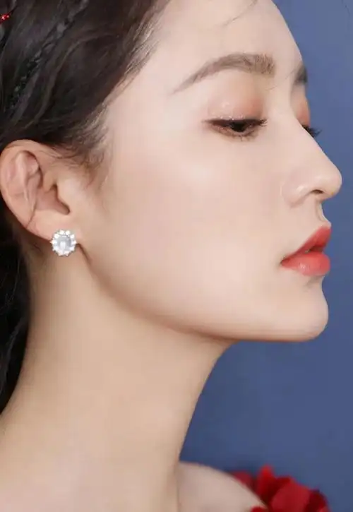 万茜的侧脸是长在标准尺上的吧