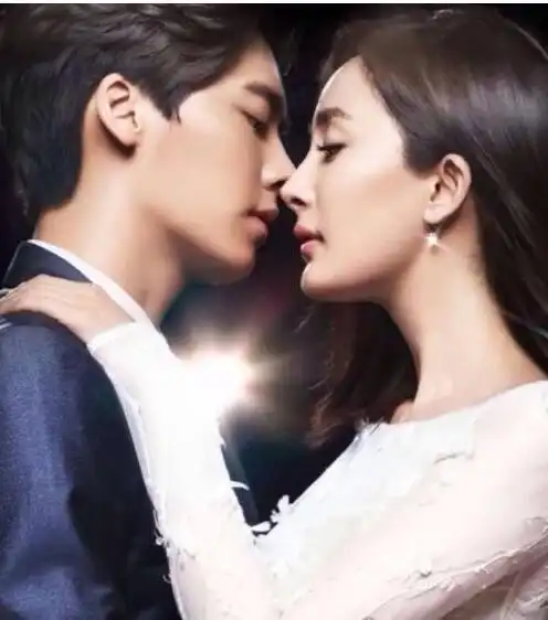 网曝杨幂李易峰结婚了昔日甜蜜照被扒出网友坐等官宣