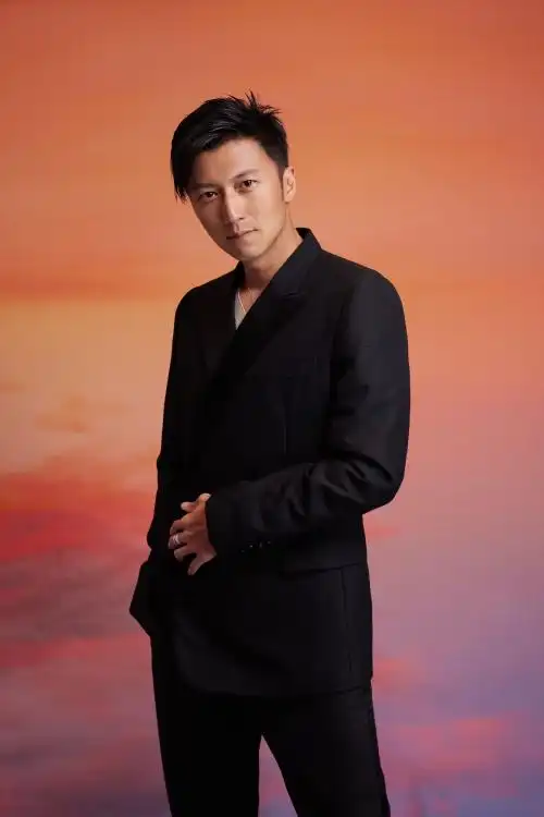 谢霆锋出席大湾区中秋电影音乐晚会解锁主持人身份