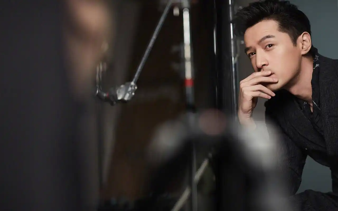 胡歌俊朗绅士范时尚写真高清壁纸